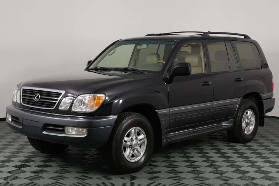 2001 Lexus LX470 sold for $17,777