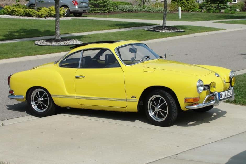1971 Volkswagen Karmann Ghia sold for $7,100