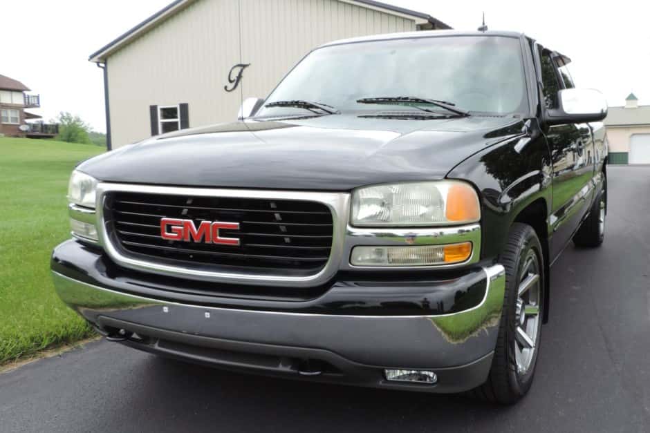 2002 GMC Sierra (GMT800 1999-2007) sold for $21,500