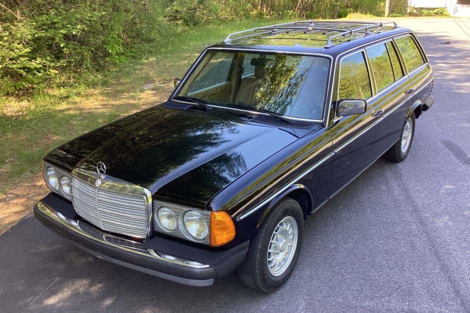 1984 Mercedes-Benz W123 sold for $14,750