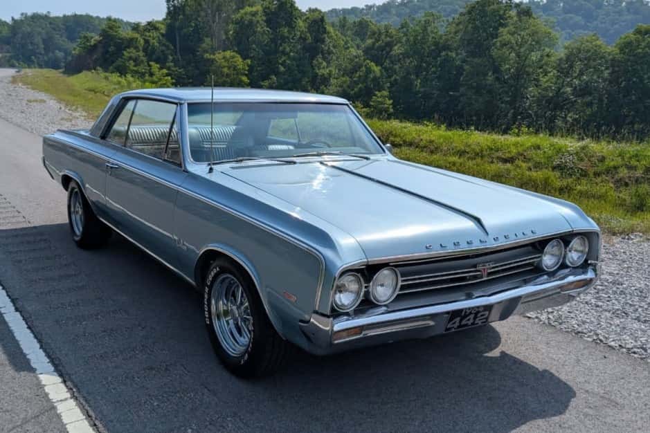 1964 Oldsmobile 442 sold for $18,770