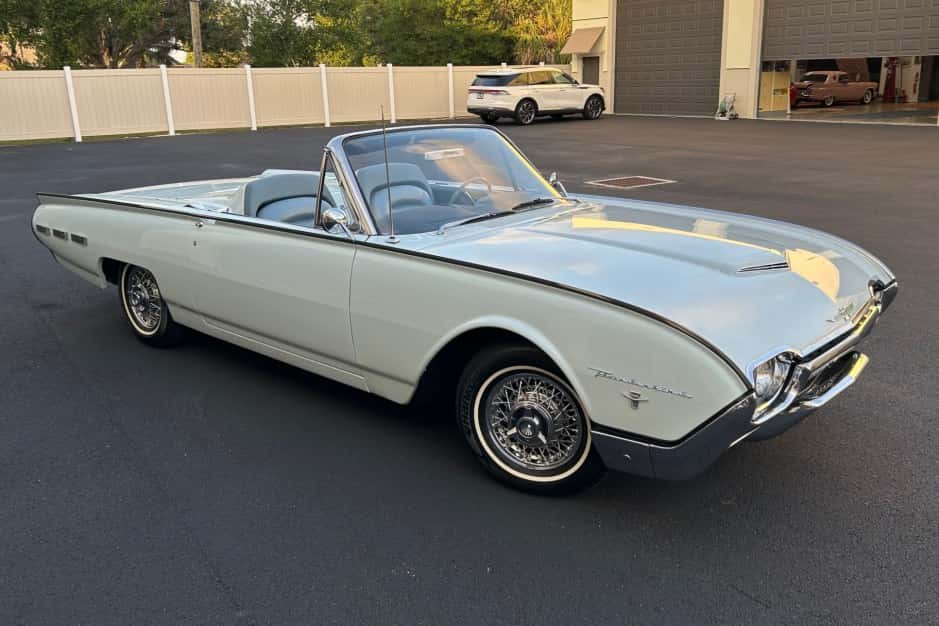 1962 Ford Thunderbird (1961-1963) sold for $43,430