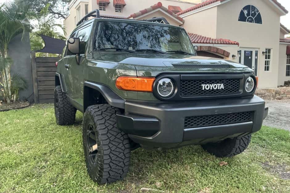 2012 Toyota FJ Cruiser sold for $28,750