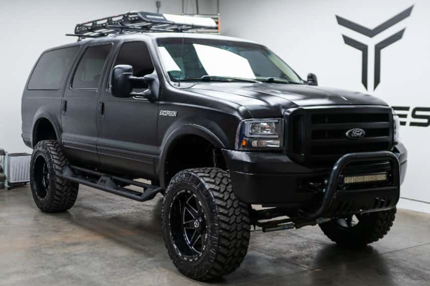 2000 Ford Excursion sold for $23,500