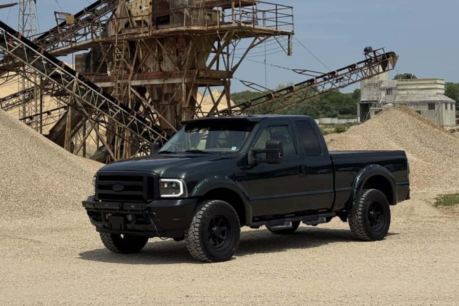 2002 Ford Super Duty 1999-2007 sold for $16,000