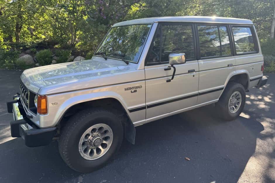 1990 Mitsubishi Pajero & Montero sold for $17,850