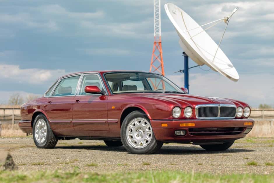1997 Jaguar X300 XJ (1995-1997) sold for $9,500