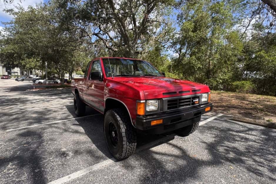 1987 Nissan Pickup sold for $9,100
