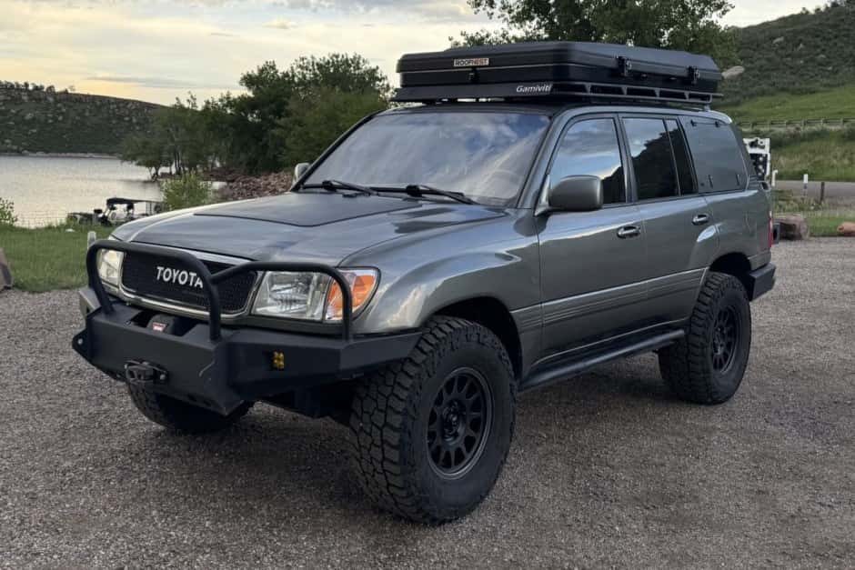 2000 Toyota Land Cruiser 100-Series sold for $29,000