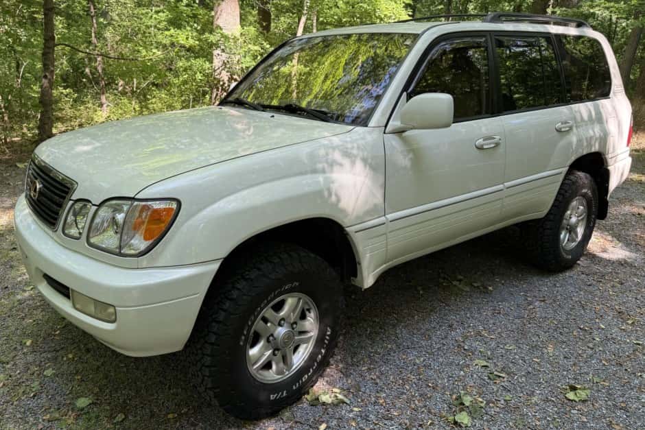 2000 Lexus LX470 sold for $11,280