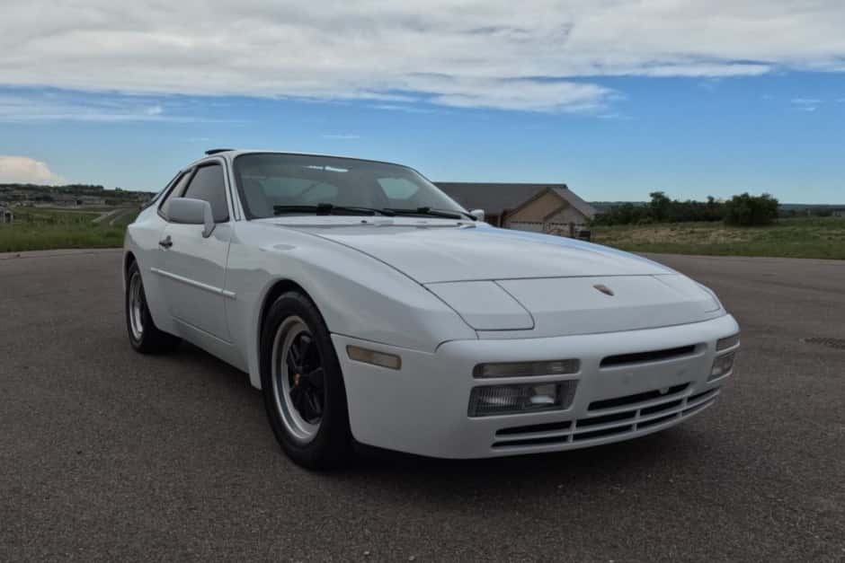 1986 Porsche 944 sold for $17,452