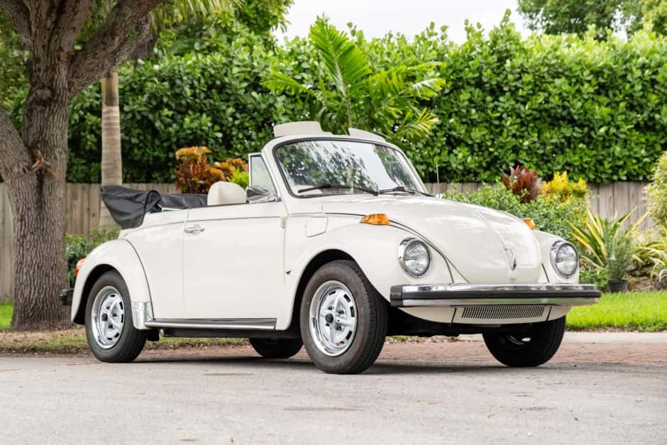 1977 Volkswagen Super Beetle sold for $11,000