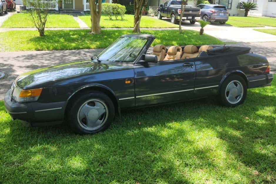1994 Saab 900 sold for $6,000