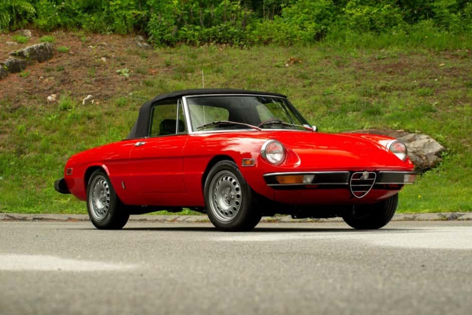 1975 Alfa Romeo 105/115 Spider Series 2 sold for $9,000