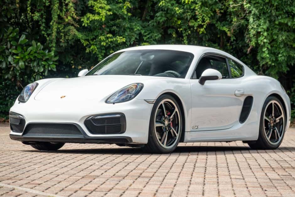 2015 Porsche 981 Cayman sold for $50,138