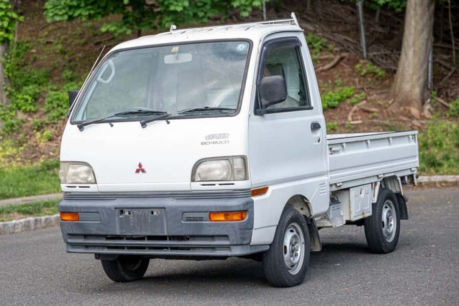 1998 Mitsubishi Minicab sold for $5,100