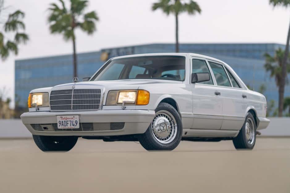 1990 Mercedes-Benz W126 S-Class sold for $5,750