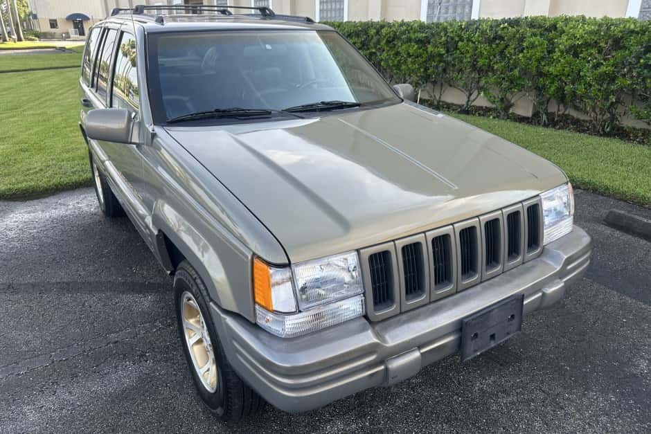 1996 Jeep ZJ Grand Cherokee sold for $7,100