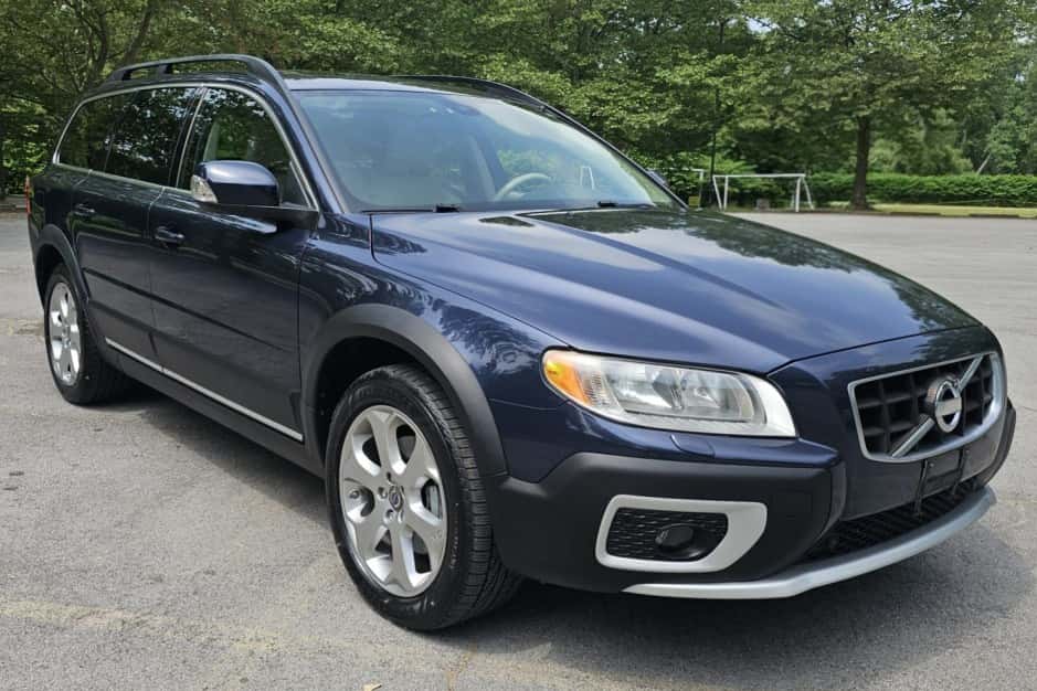 2010 Volvo XC70 sold for $11,250