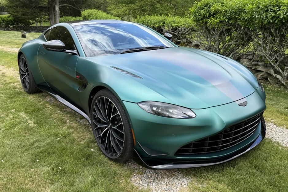 2022 Aston Martin V8 Vantage (2006+) sold for $118,000