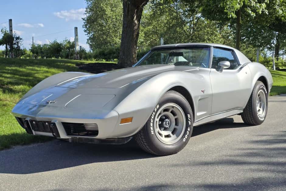 1977 Chevrolet Corvette C3 sold for $8,400