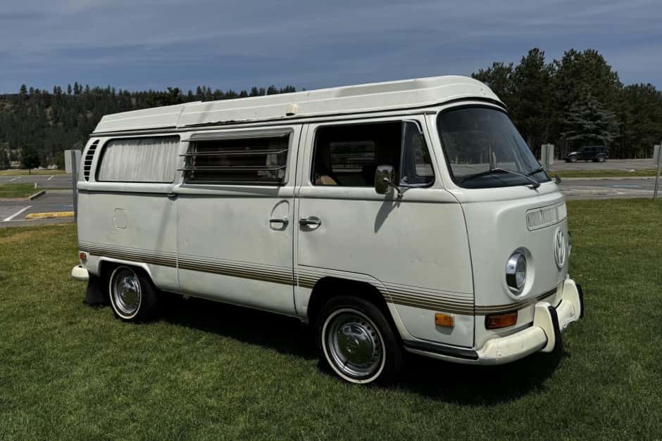 1971 Volkswagen Bay-Window Camper sold for $10,500