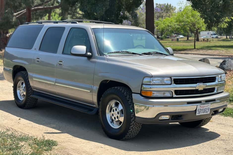2001 Chevrolet Suburban (GMT800 2000-2006) sold for $27,444