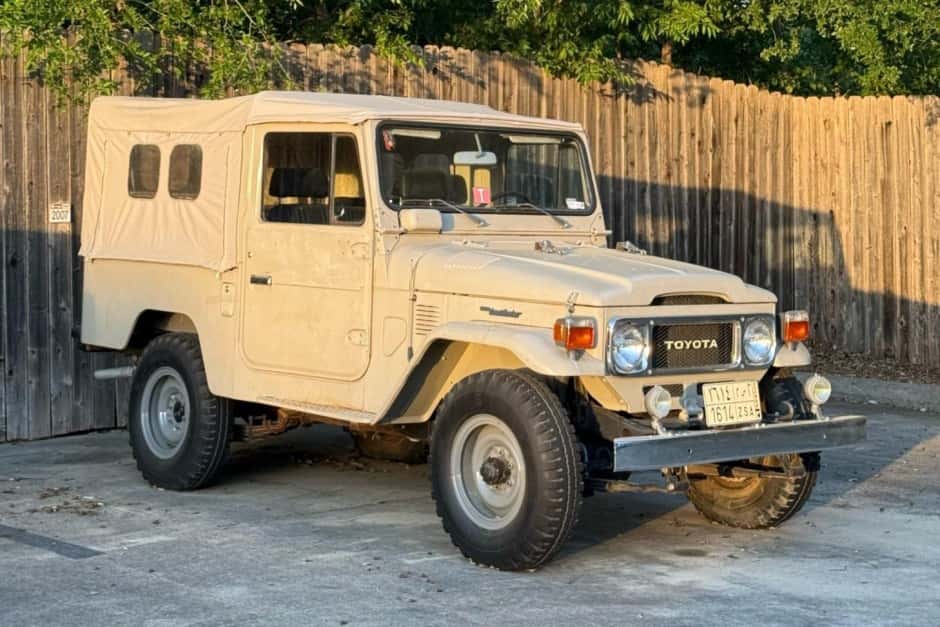 1978 Toyota Land Cruiser FJ43 sold for $13,000