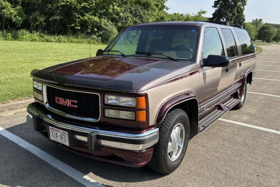 1994 GMC Suburban (GMT400 1992-1999) sold for $12,250