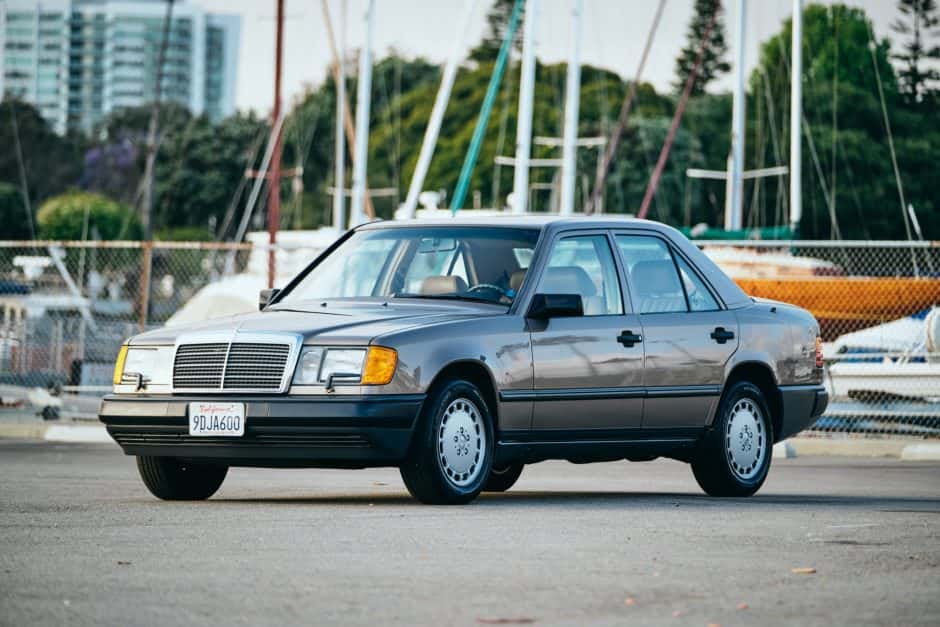 1987 Mercedes-Benz W124 E-Class sold for $10,700