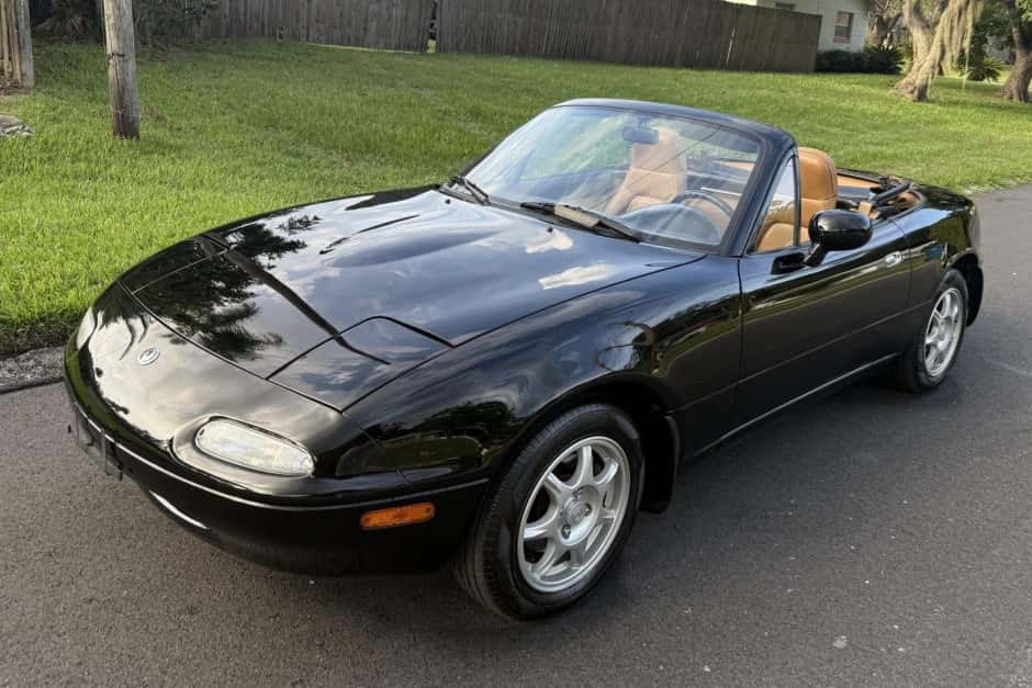 1994 Mazda NA MX-5 Miata sold for $10,750