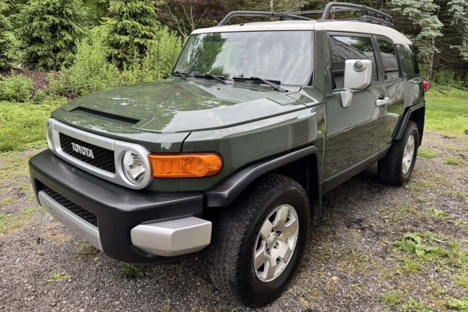 2010 Toyota FJ Cruiser sold for $28,500