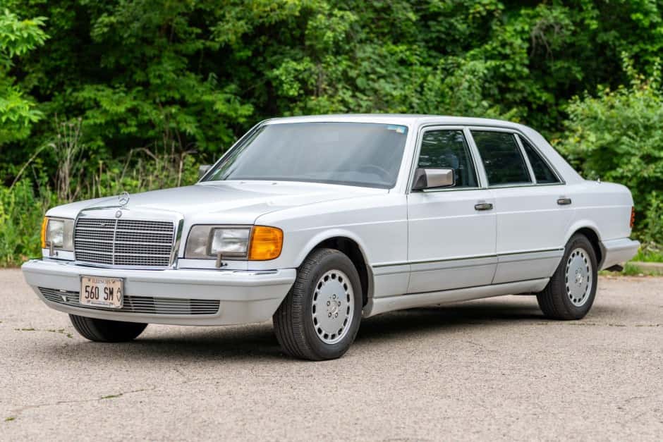 1989 Mercedes-Benz W126 S-Class sold for $4,200