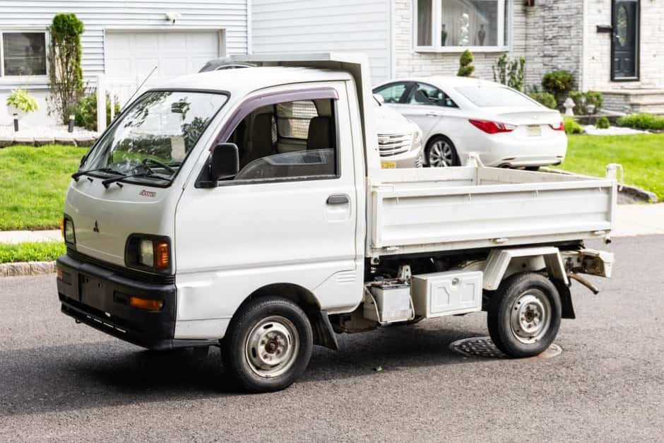 1994 Mitsubishi Minicab sold for $6,850