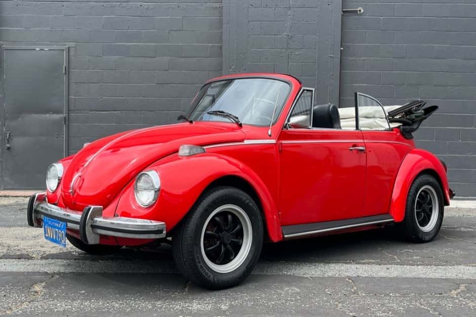 1973 Volkswagen Super Beetle sold for $10,750