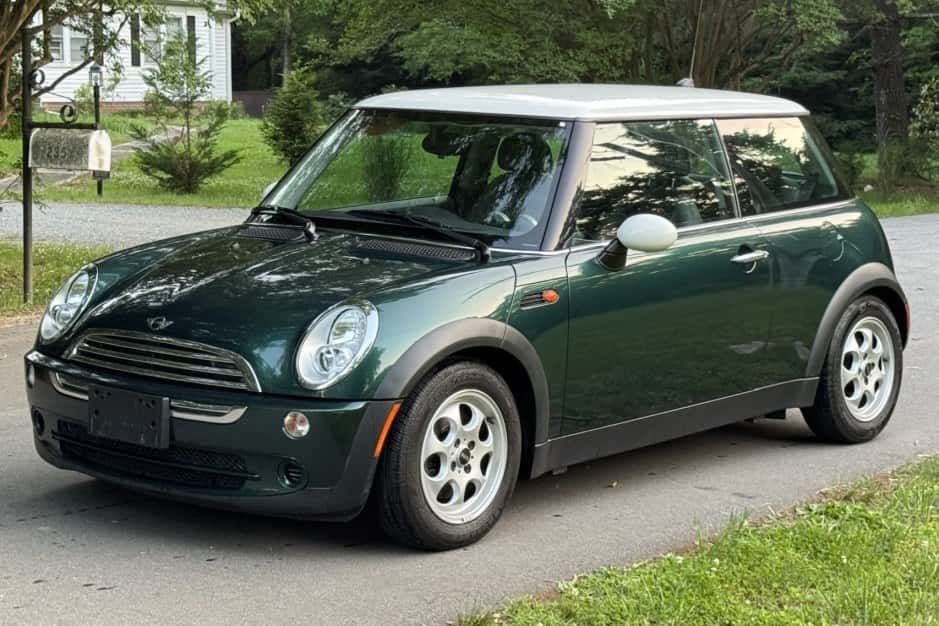 2005 Mini R50 Cooper sold for $8,500