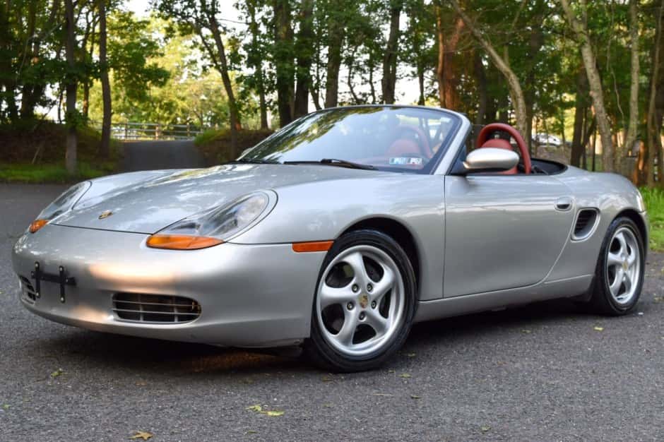 1999 Porsche 986 Boxster sold for $8,400
