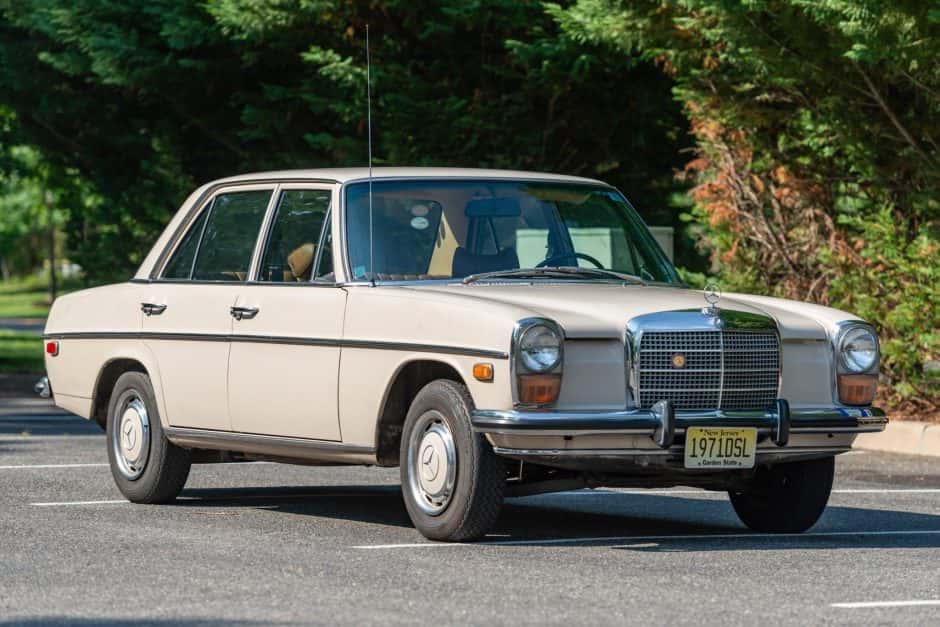 1971 Mercedes-Benz W114 & W115 sold for $6,200