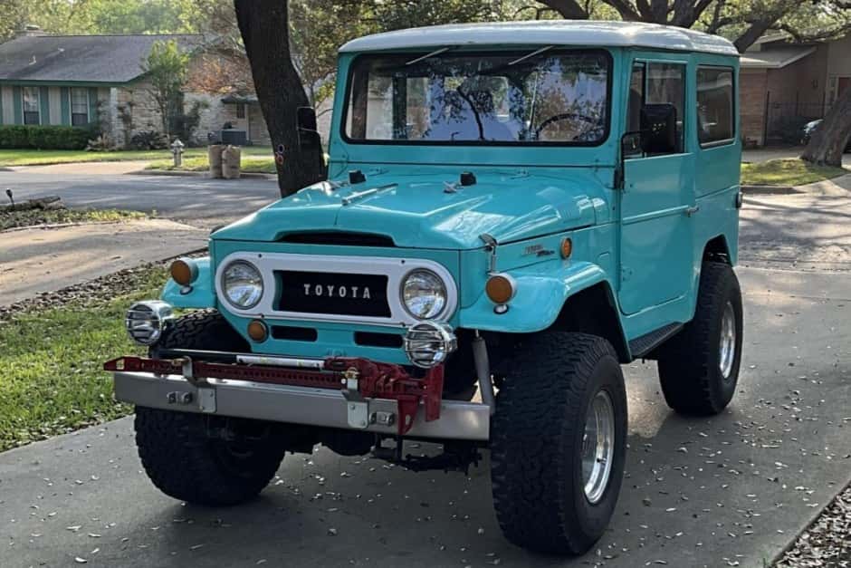 1969 Toyota Land Cruiser FJ40 sold for $22,250