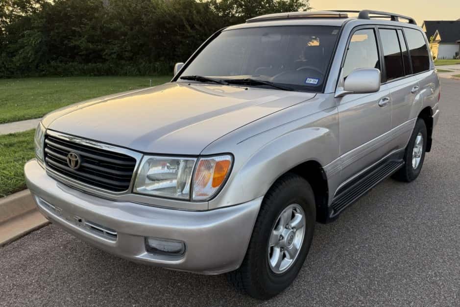 1999 Toyota Land Cruiser 100-Series sold for $8,999