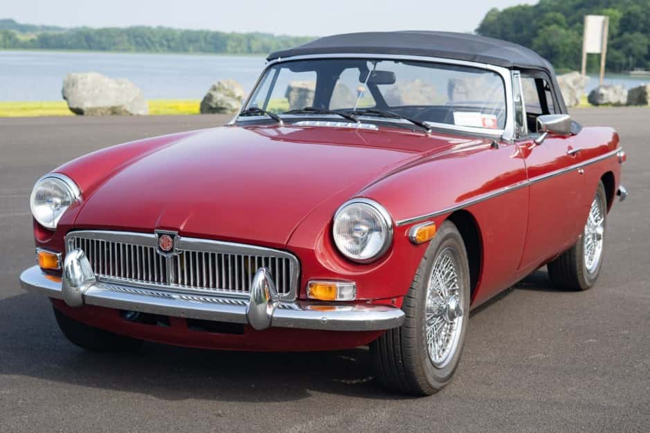 1976 MG MGB sold for $25,000
