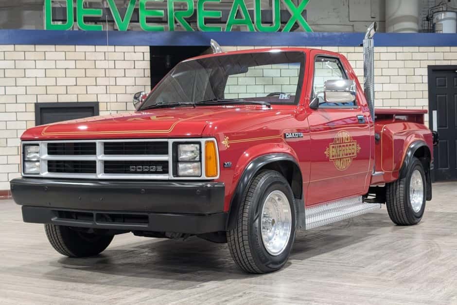 1990 Dodge Dakota (1987-1996) sold for $14,750