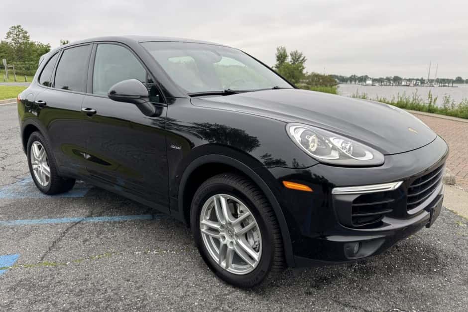 2016 Porsche 958 Cayenne (2011-2018) sold for $19,666