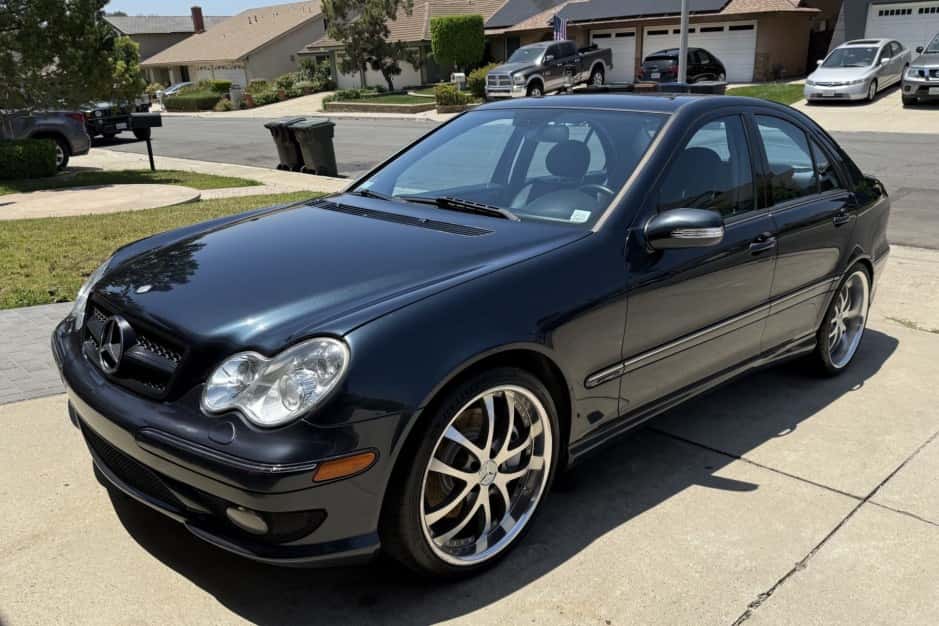 2005 Mercedes-Benz W203 C-Class sold for $3,200