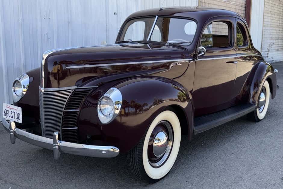 1940 Ford Standard, Deluxe, & Super Deluxe sold for $29,000