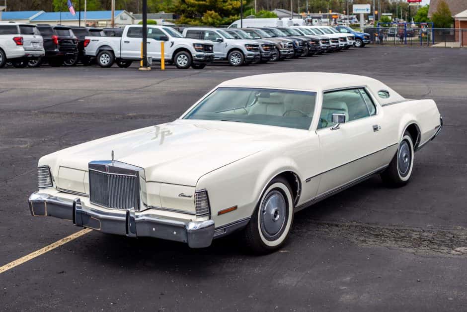 1973 Lincoln Continental Mark IV (1972-1976) sold for $8,100