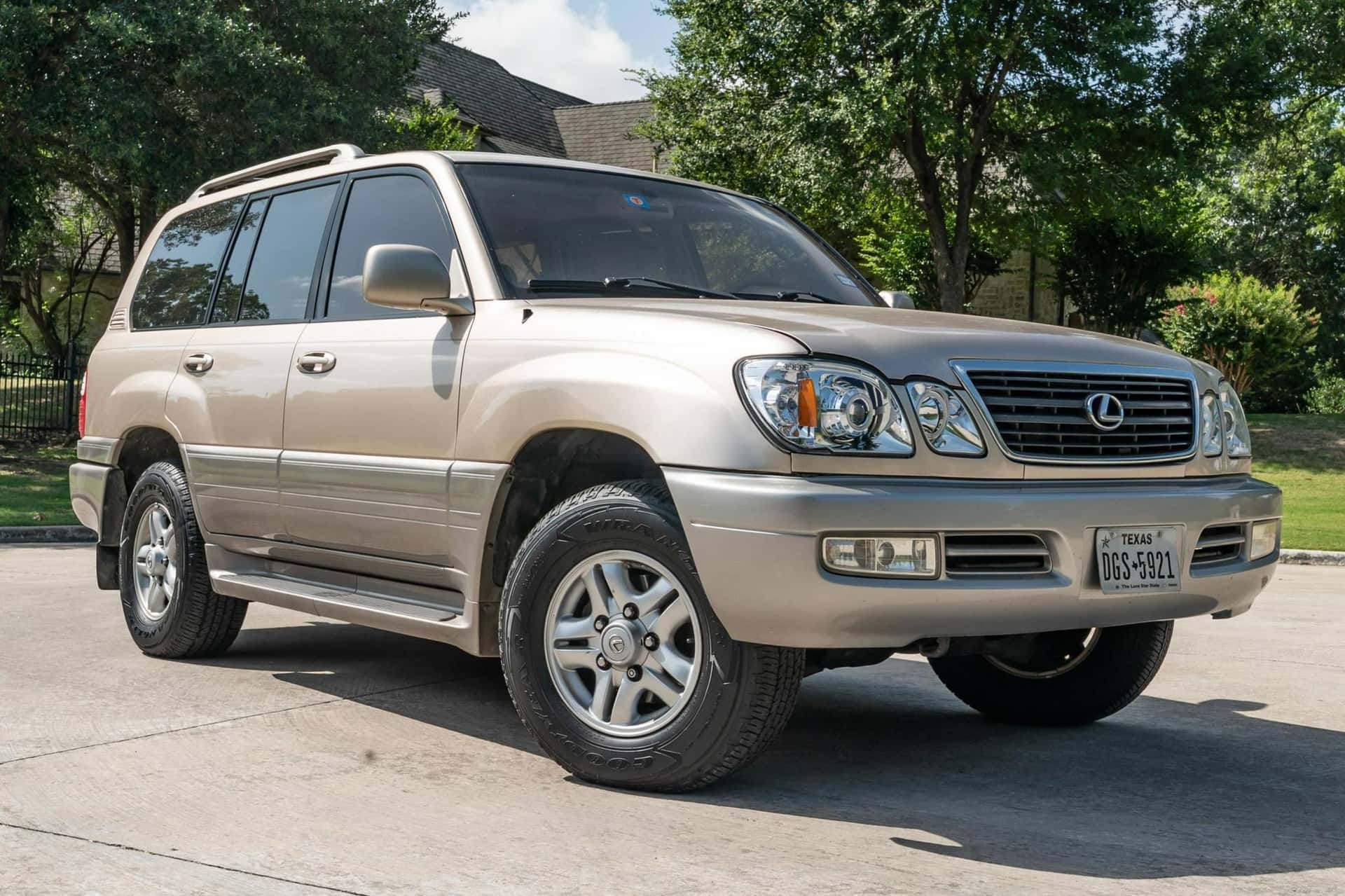 2000 Lexus LX sold for $11,650