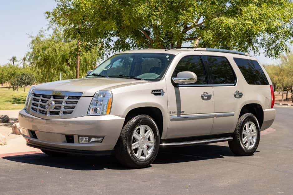 2008 Cadillac Escalade & EXT GMT900 (2007-2014) sold for $30,000