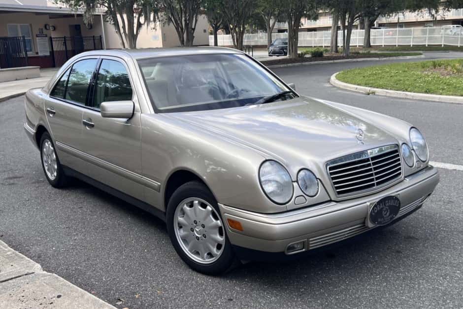 1999 Mercedes-Benz W210 E-Class sold for $5,300
