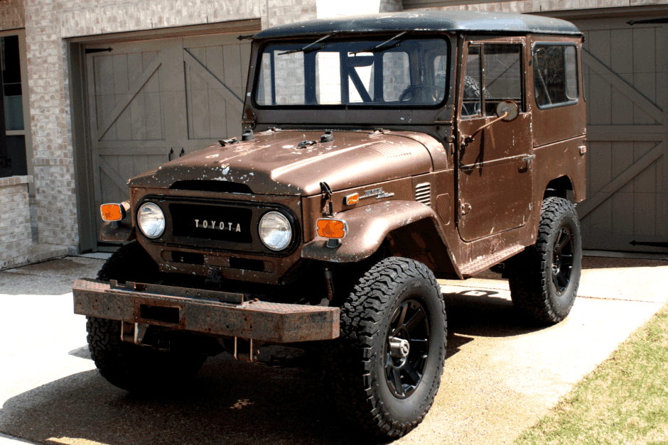 1972 Toyota Land Cruiser FJ40 sold for $5,000